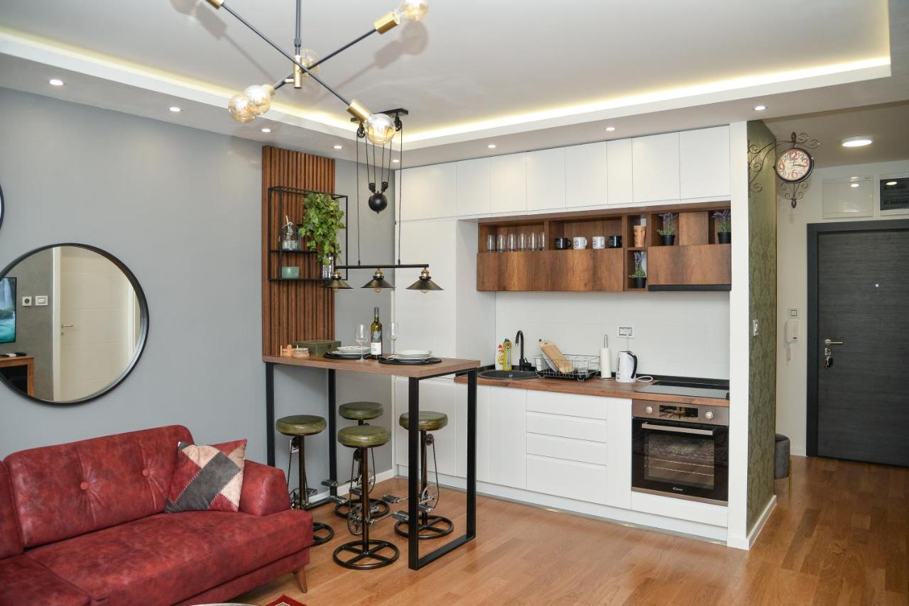 Mirror Apartment With Private Parking Novi Sad Exterior photo